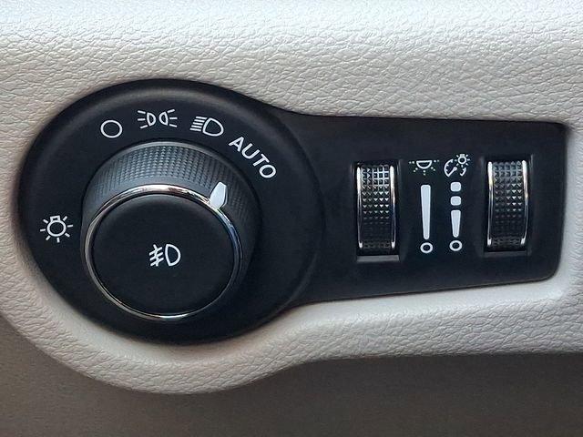 Used 2024 Chrysler Pacifica Touring-L image 23