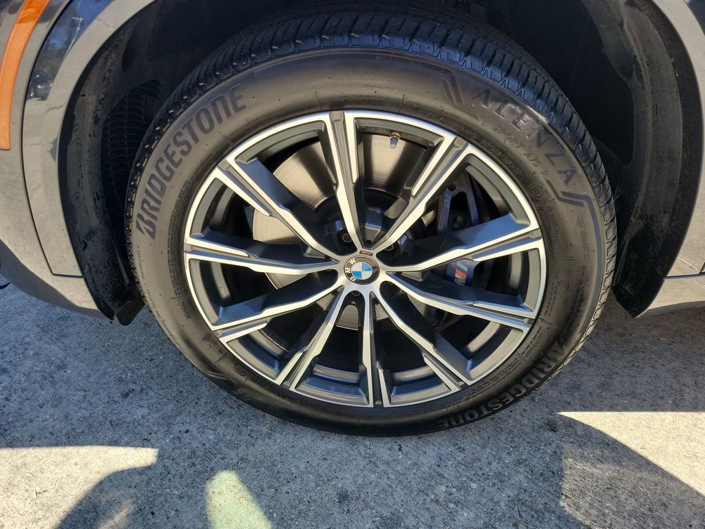 Used 2022 BMW X5 M50i w/ Executive Package image 30