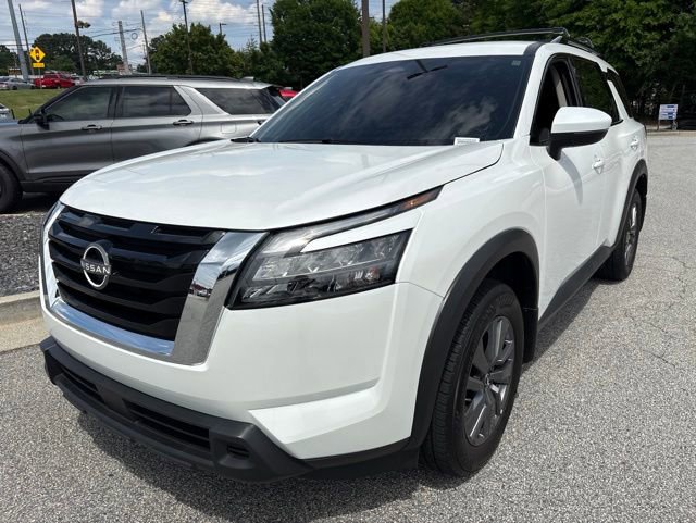 Used 2025 Nissan Pathfinder SV FWD image 4
