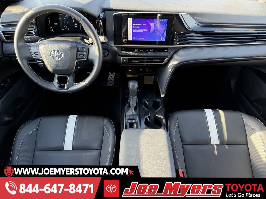 Used 2025 Toyota Camry SE image 13