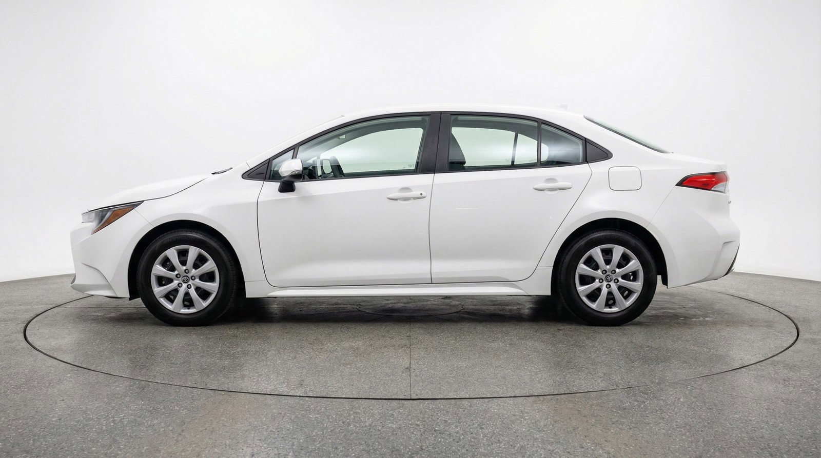 Used 2025 Toyota Corolla LE FWD image 5