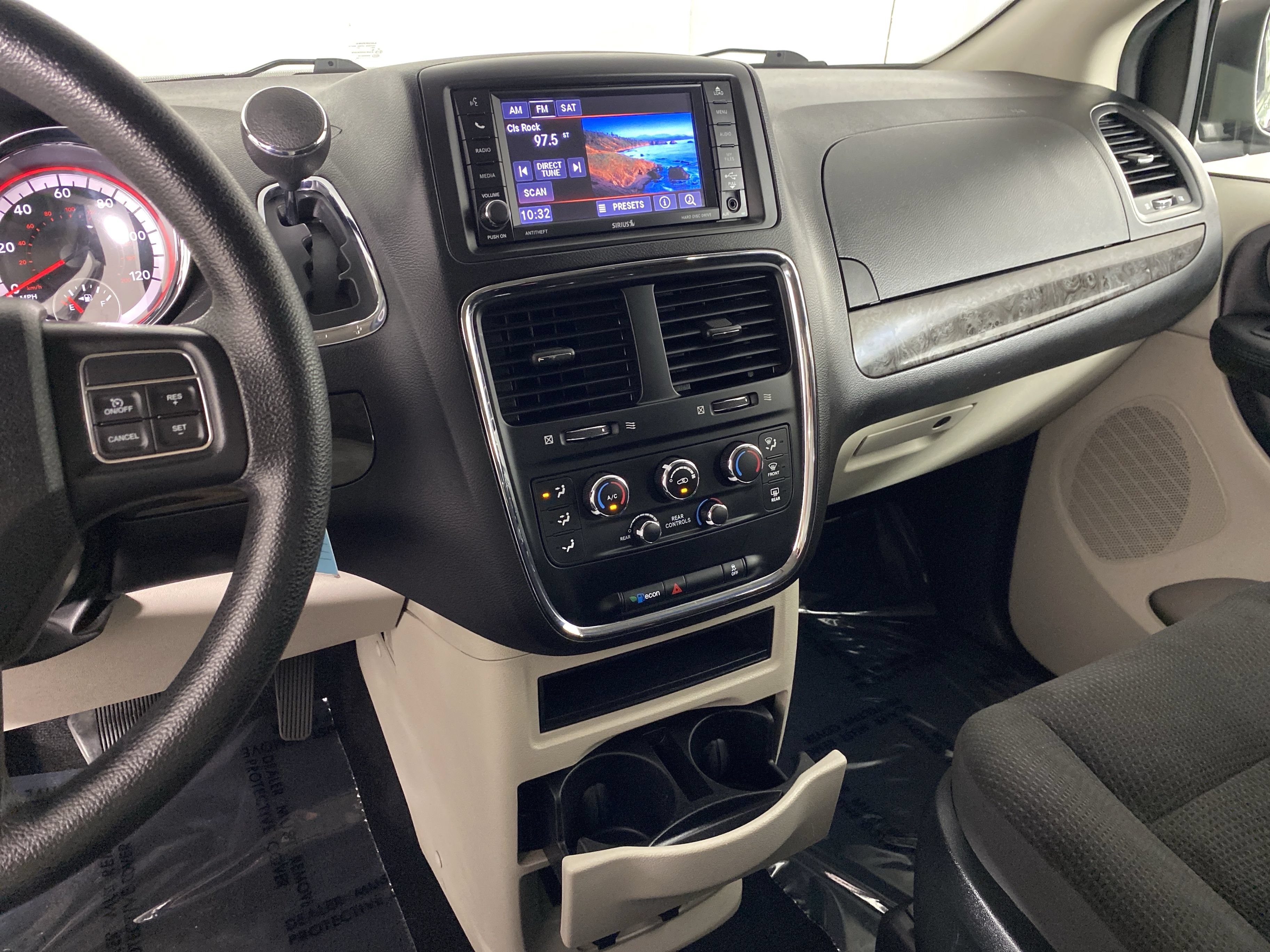 Used 2019 Dodge Grand Caravan SE w/ UConnect Hands-Free Group FWD image 26