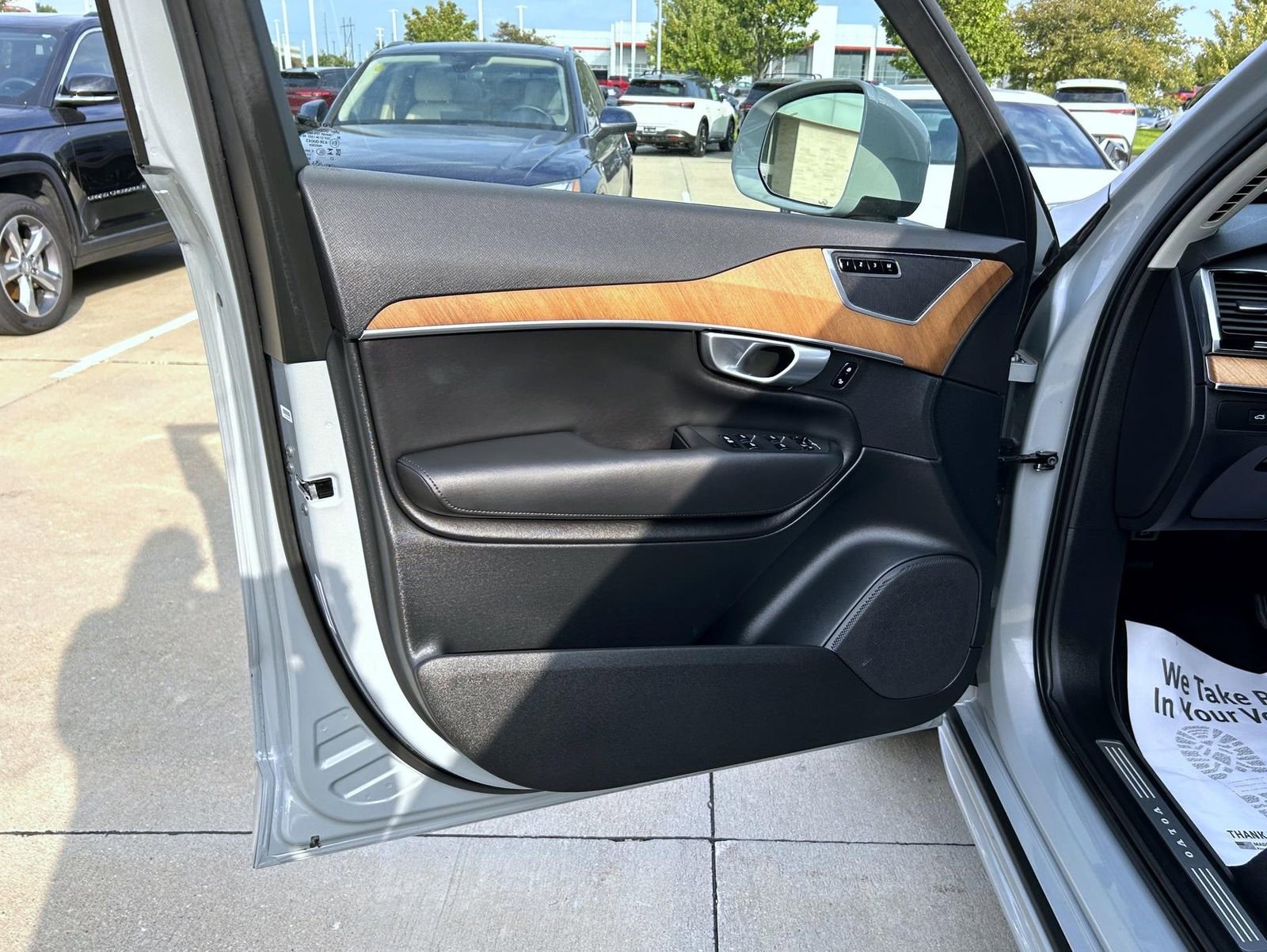 Used 2024 Volvo XC90 B6 Plus image 9