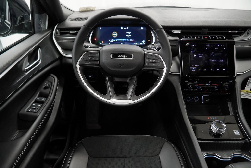 New 2025 Jeep Grand Cherokee Altitude image 19