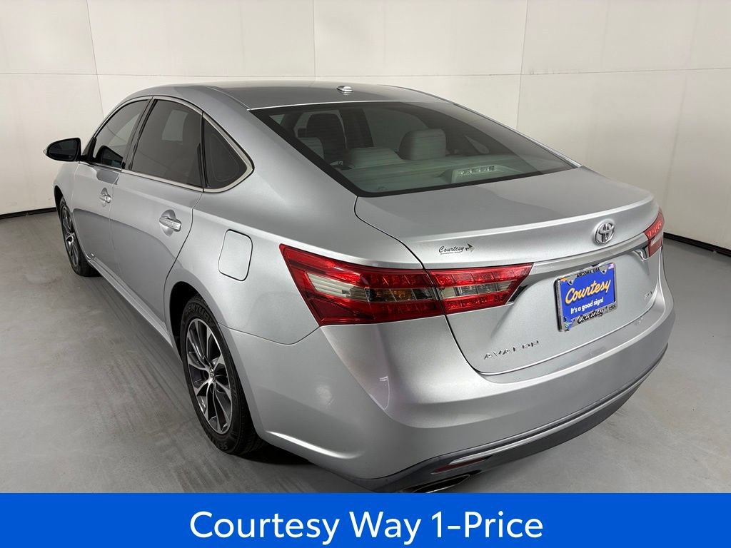 Used 2018 Toyota Avalon XLE w/ All Weather Liner Package FWD image 9