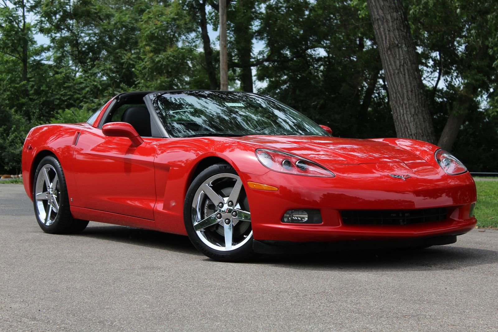 Used 2007 Chevrolet Corvette Coupe w/ Preferred Equipment Group RWD image 1