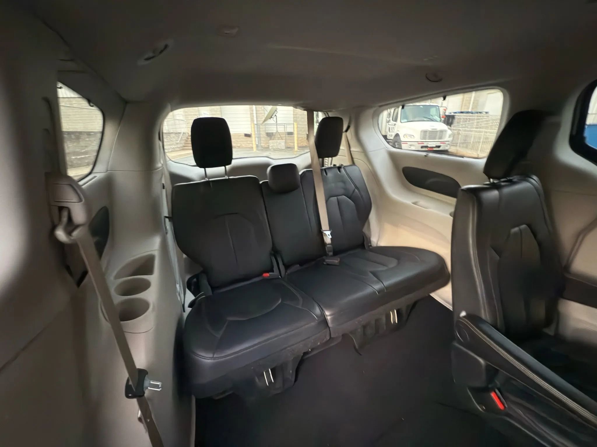 Used 2020 Chrysler Pacifica Touring-L image 31
