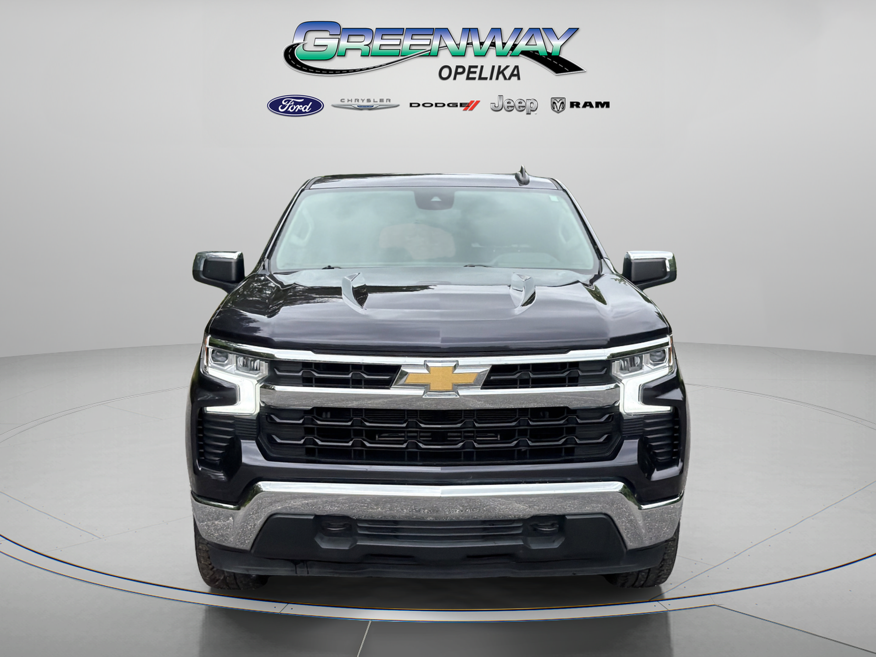 Used 2022 Chevrolet Silverado 1500 LT AWD/4WD image 2