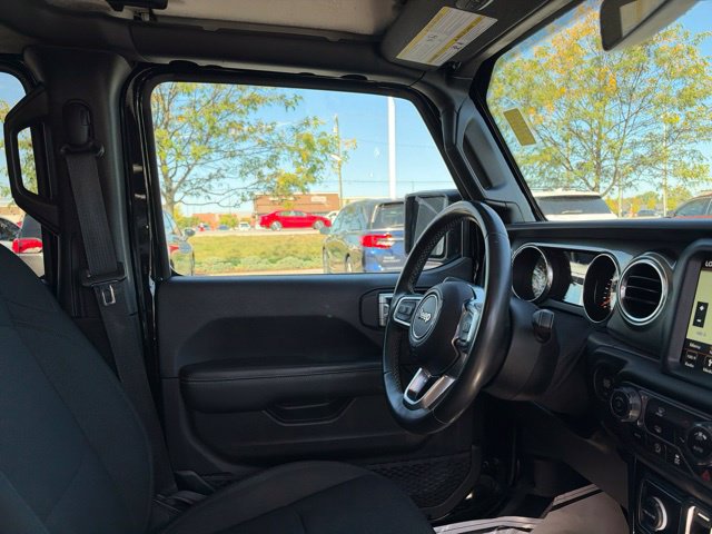 Used 2019 Jeep Wrangler Unlimited Sahara w/ Uconnect 4C Nav & Sound Group AWD/4WD image 37