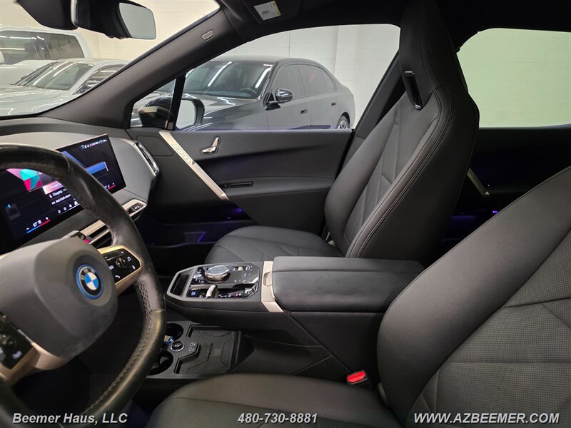 Used 2024 BMW iX xDrive50 AWD/4WD image 21