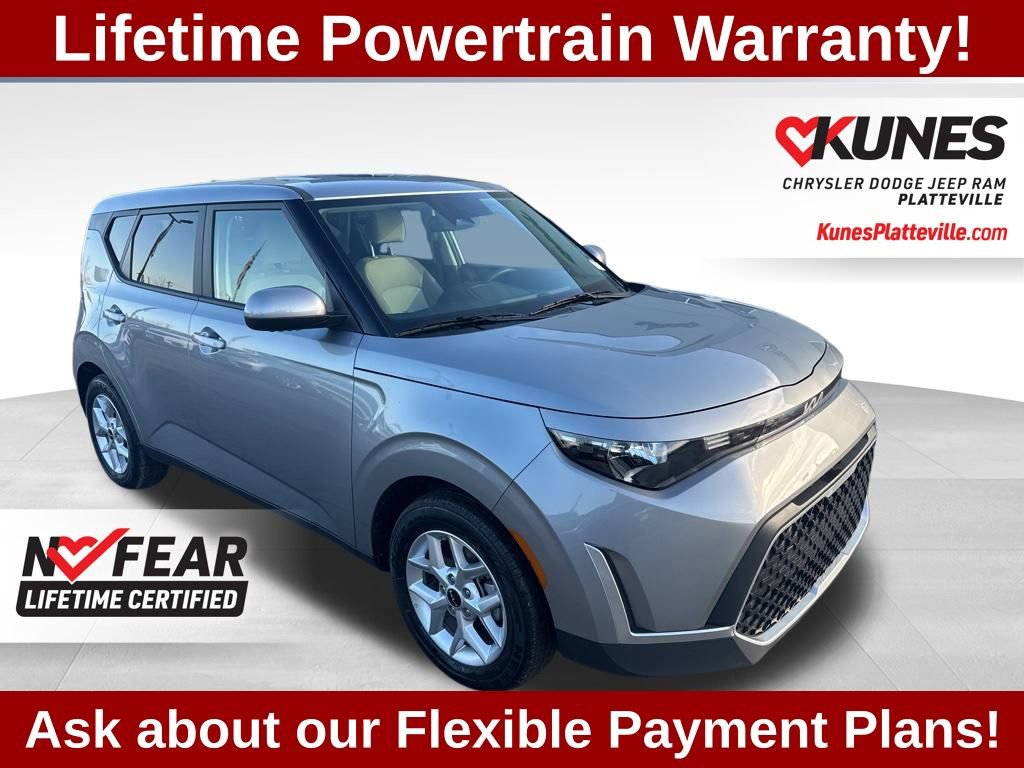 Used 2025 Kia Soul LX image 3