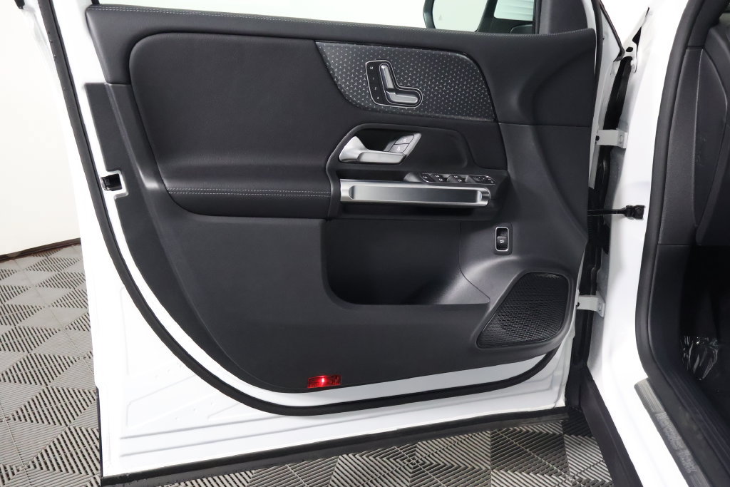 New 2026 Mercedes-Benz GLB 250 image 7