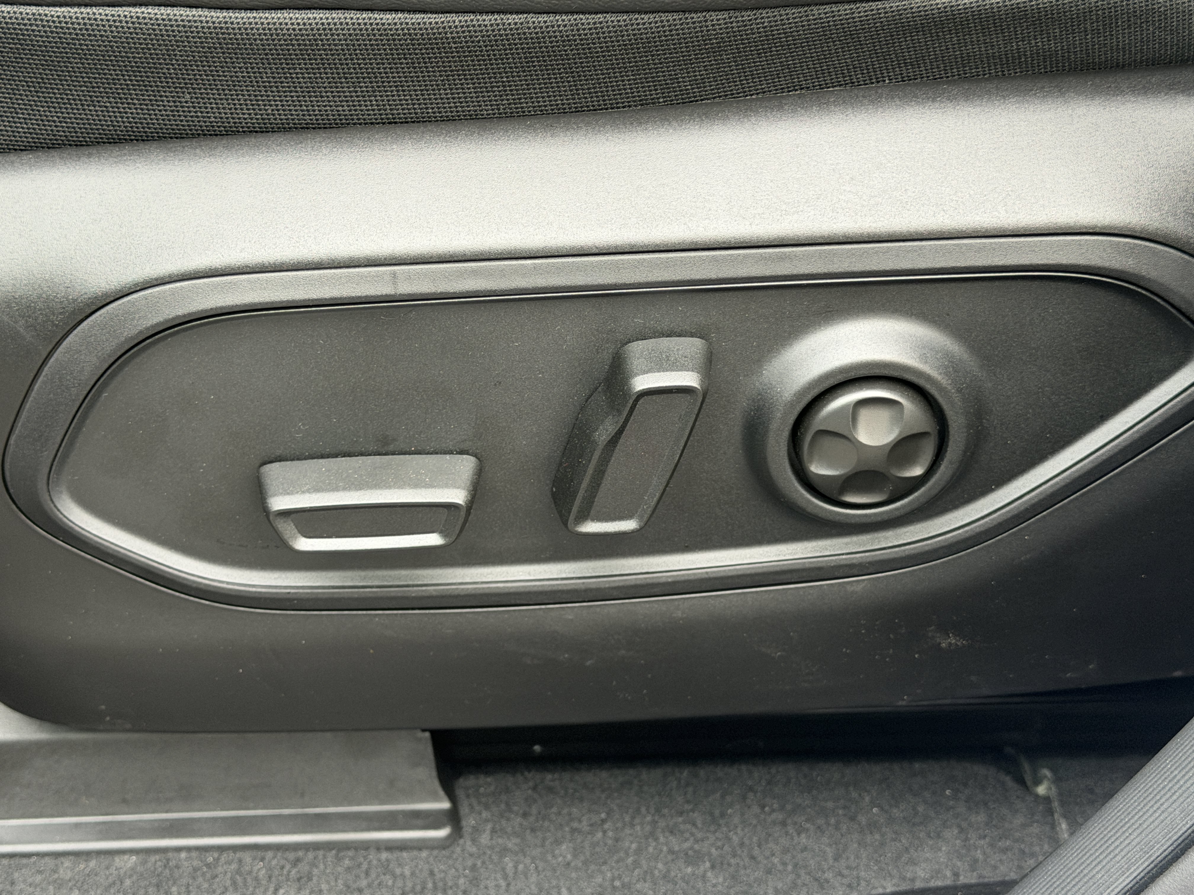 New 2026 Jeep Grand Cherokee Altitude RWD image 23