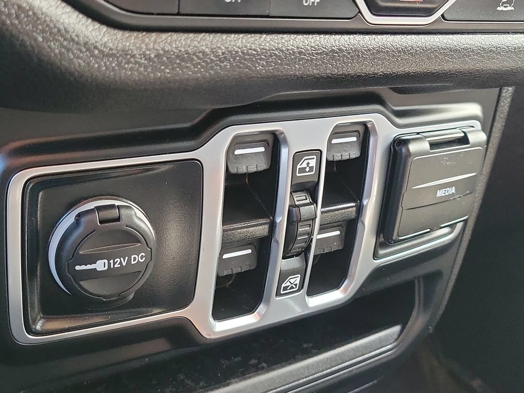 Used 2025 Jeep Wrangler Unlimited Sport AWD/4WD image 19