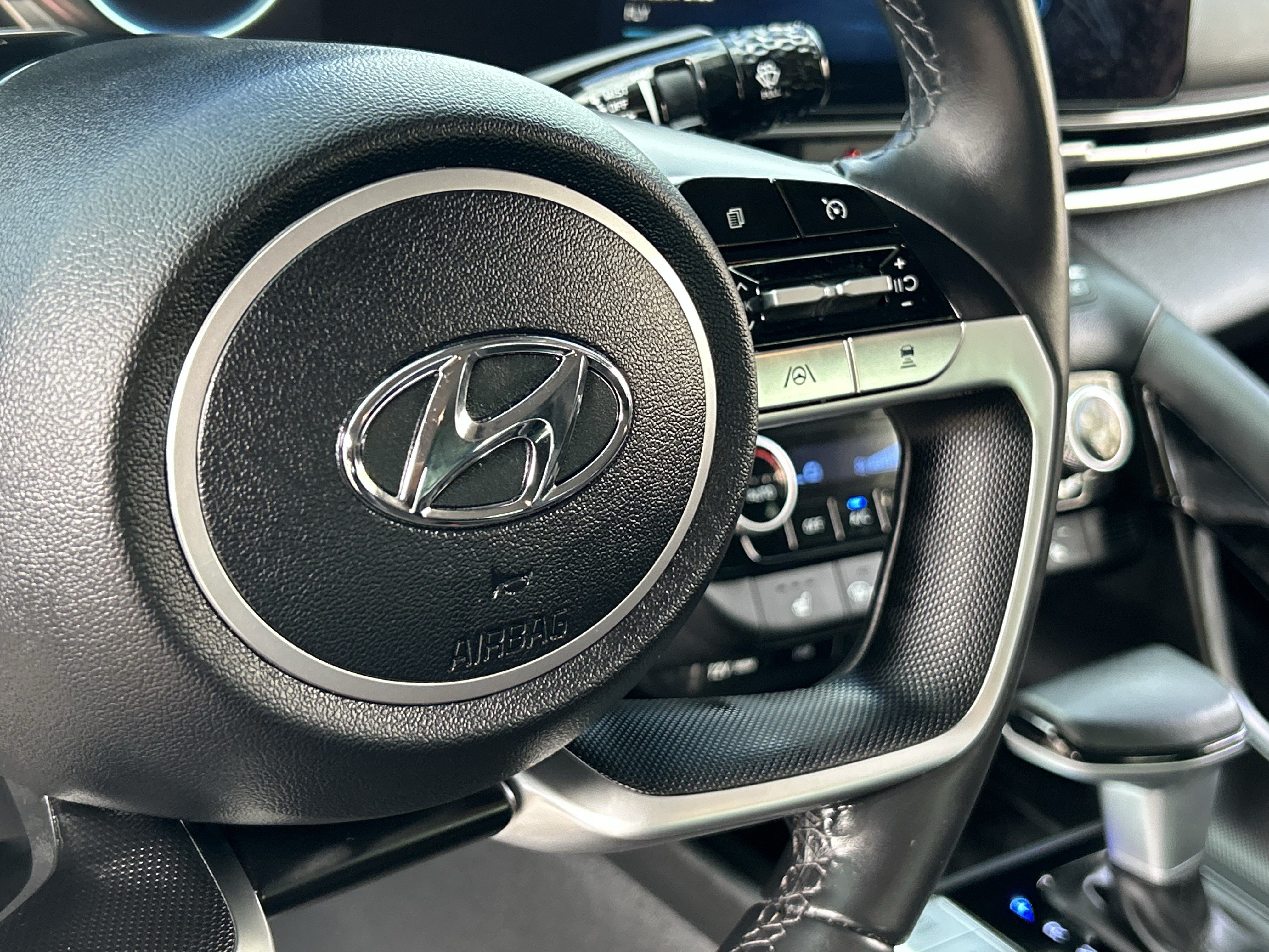 Used 2023 Hyundai Elantra SEL w/ Convenience Package FWD image 27