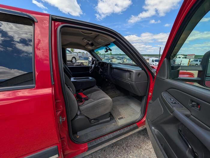 Used 2005 Chevrolet Silverado 2500 LS AWD/4WD image 29