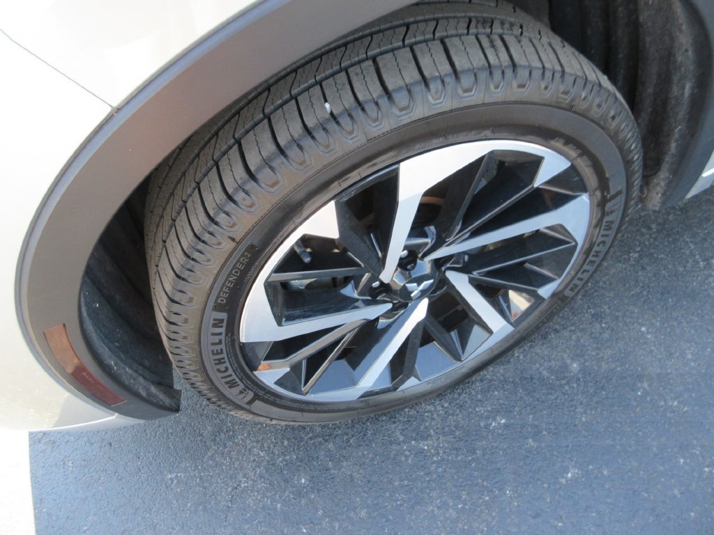 Used 2023 Mitsubishi Outlander SEL AWD/4WD image 14