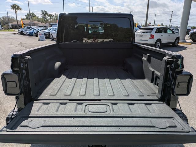 Used 2022 Jeep Gladiator Rubicon w/ Cold Weather Group image 13