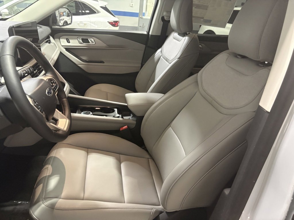 New 2026 Ford Explorer Active w/ Active Comfort Package image 10