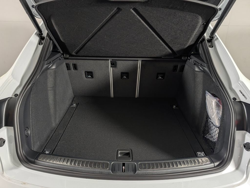 New 2026 Porsche Macan image 17