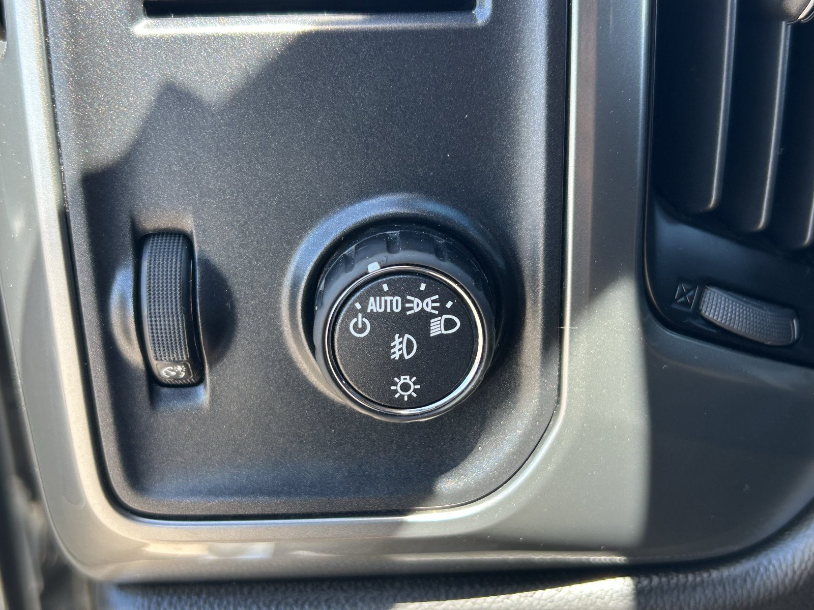 Used 2018 Chevrolet Silverado 1500 LT w/ All Star Edition RWD image 31
