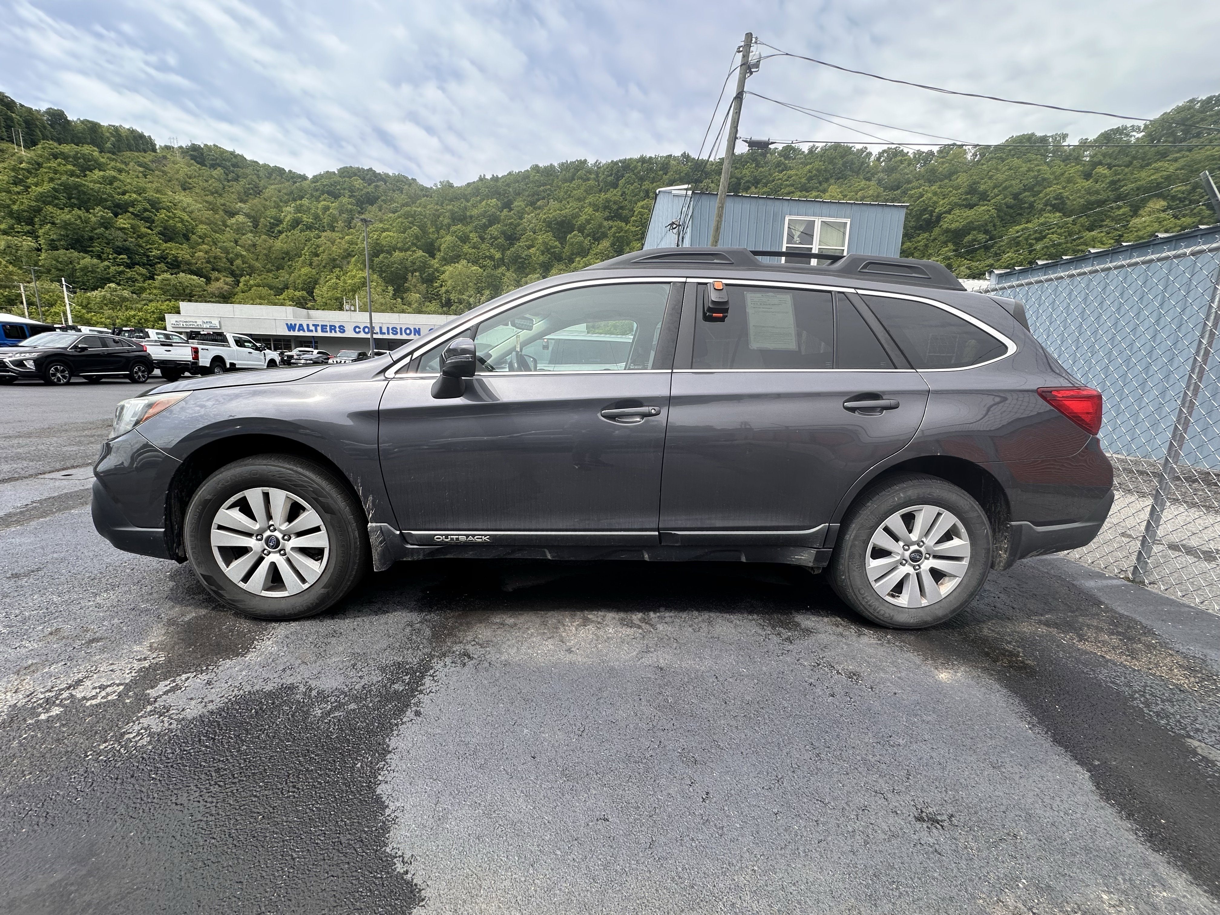 Used 2018 Subaru Outback 2.5i Premium AWD/4WD image 4