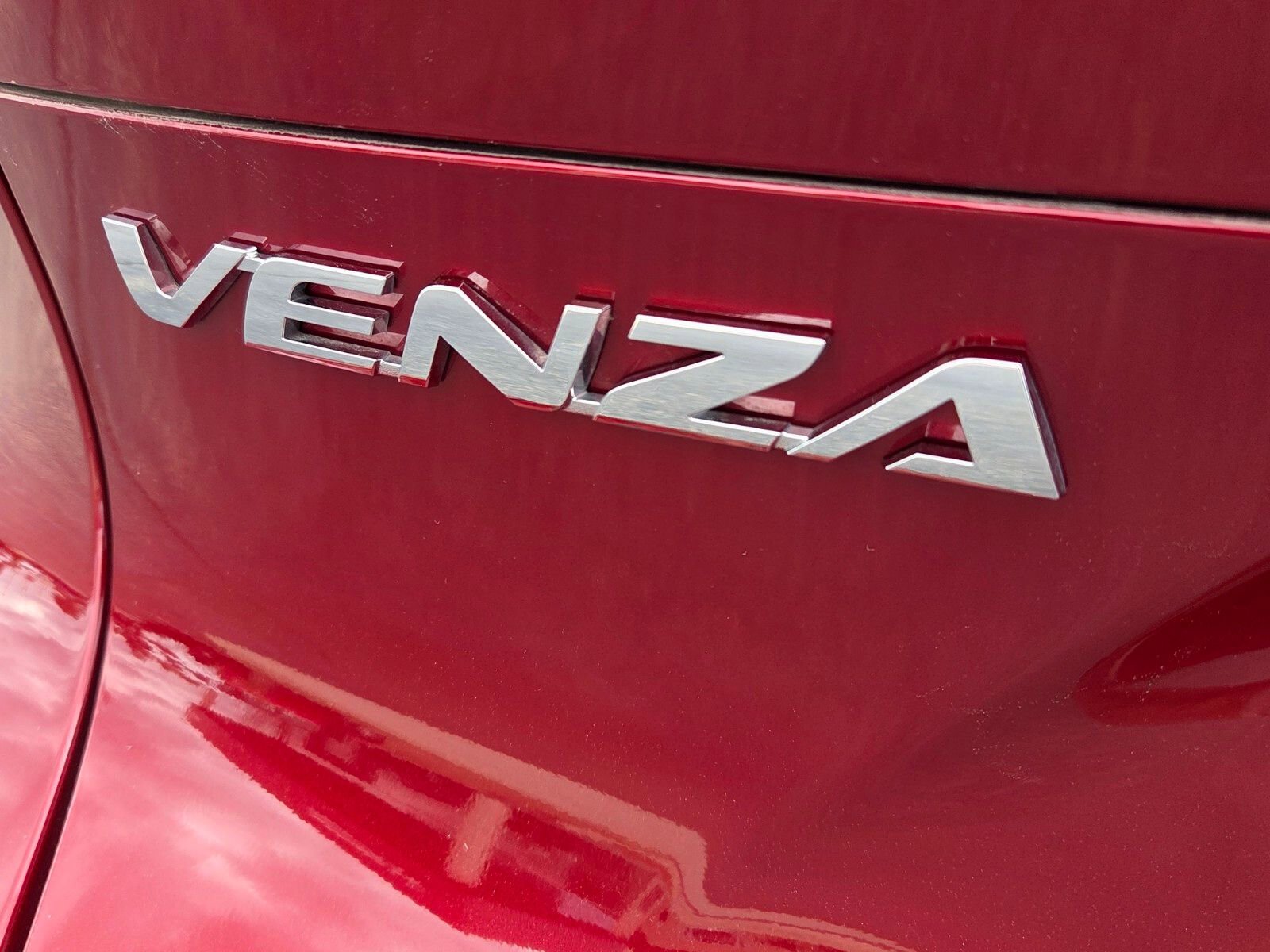 Used 2024 Toyota Venza LE image 11