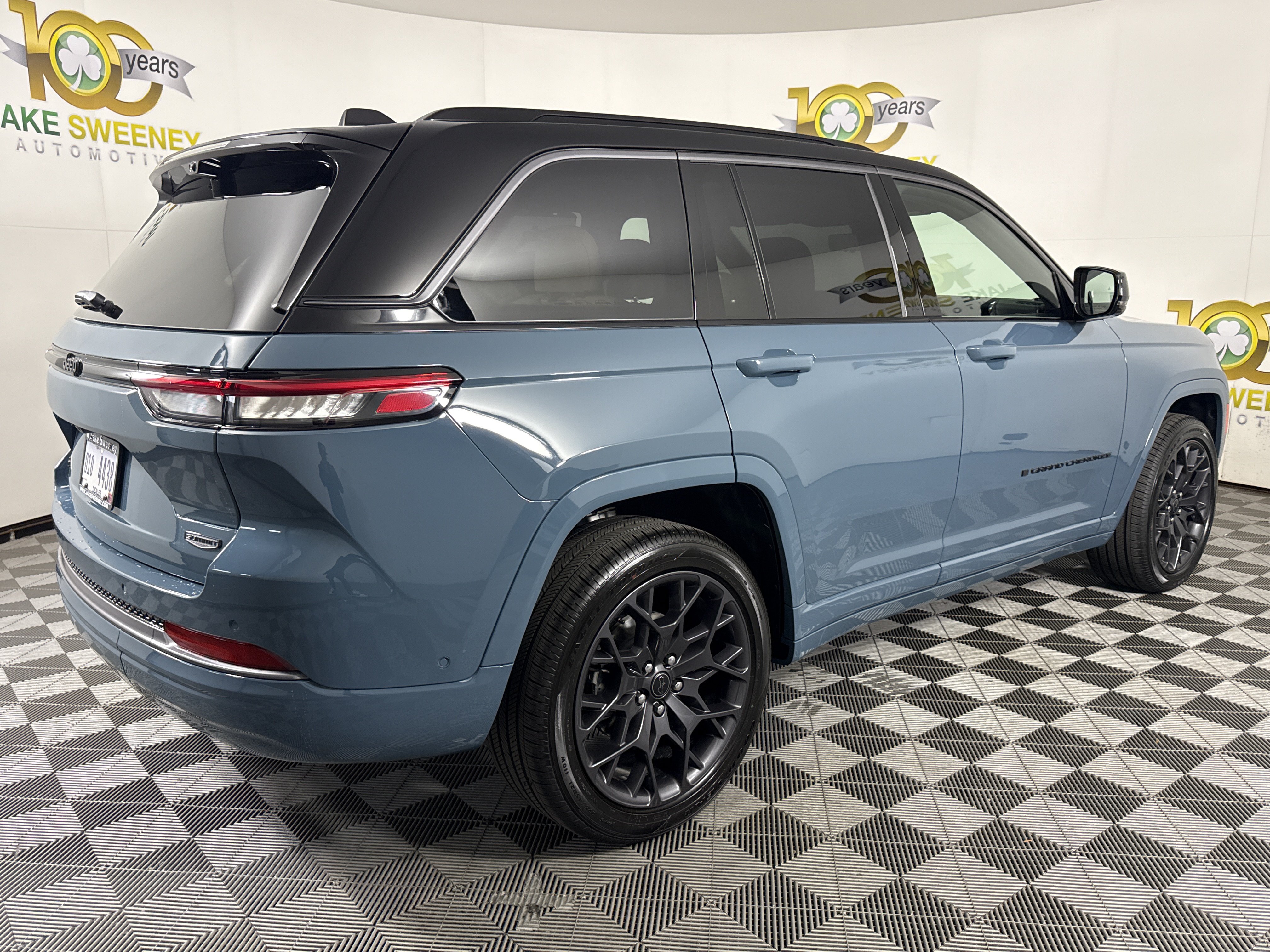 New 2027 Jeep Grand Cherokee Summit AWD/4WD image 10