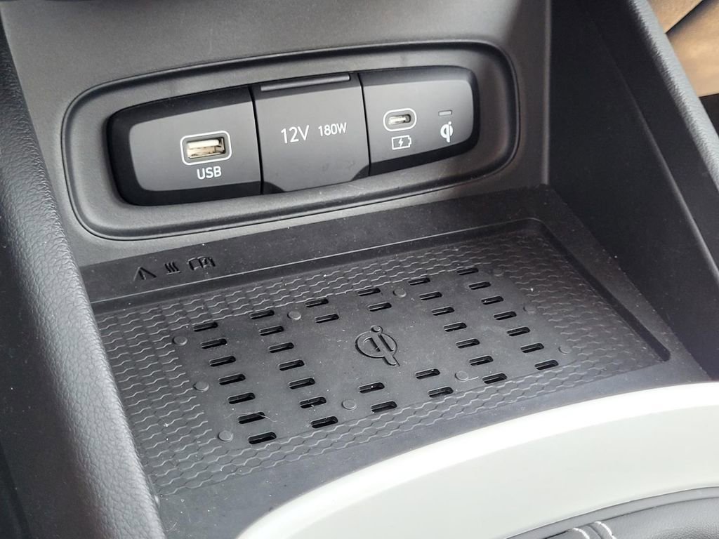 Used 2025 Hyundai Venue Limited FWD image 20