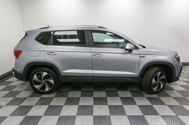 Certified 2024 Volkswagen Taos SE image 10