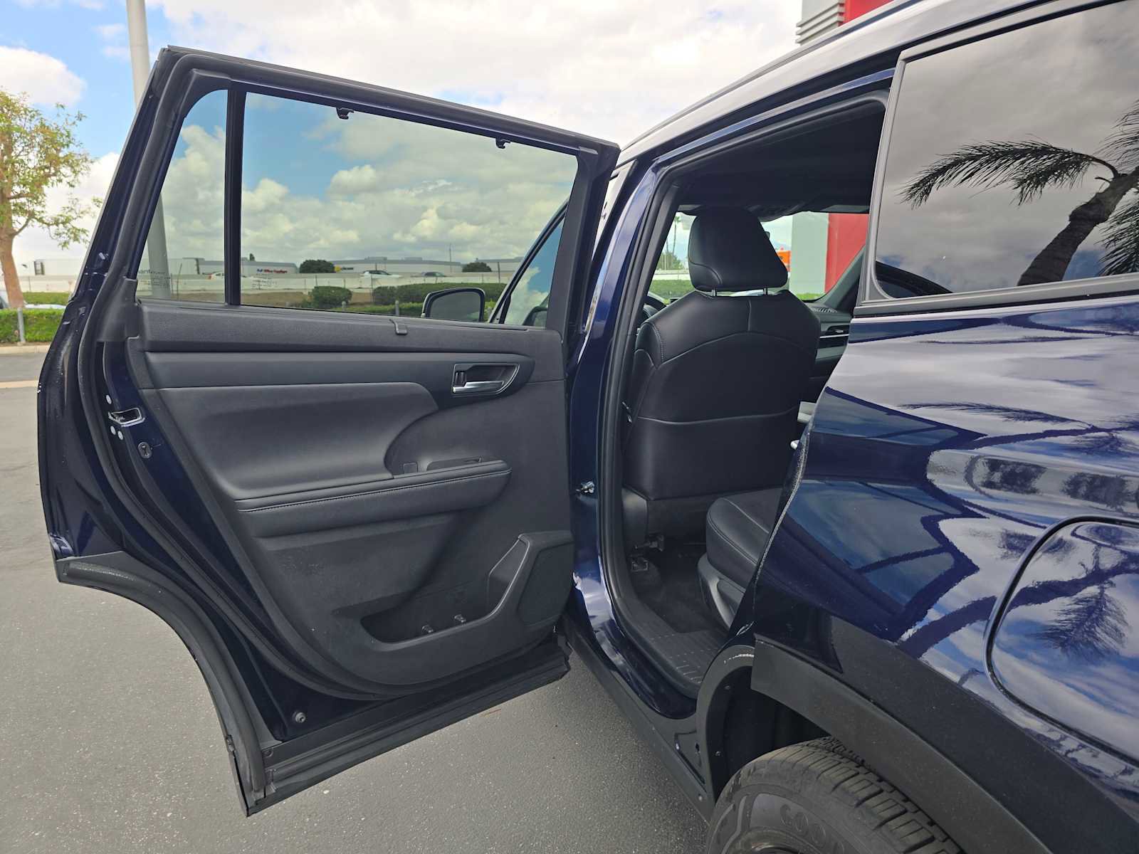 Used 2024 Toyota Highlander XSE FWD image 19