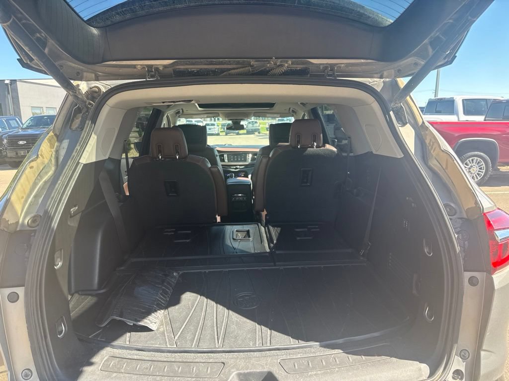 Used 2018 Buick Enclave Avenir w/ Avenir Technology Package AWD/4WD image 13