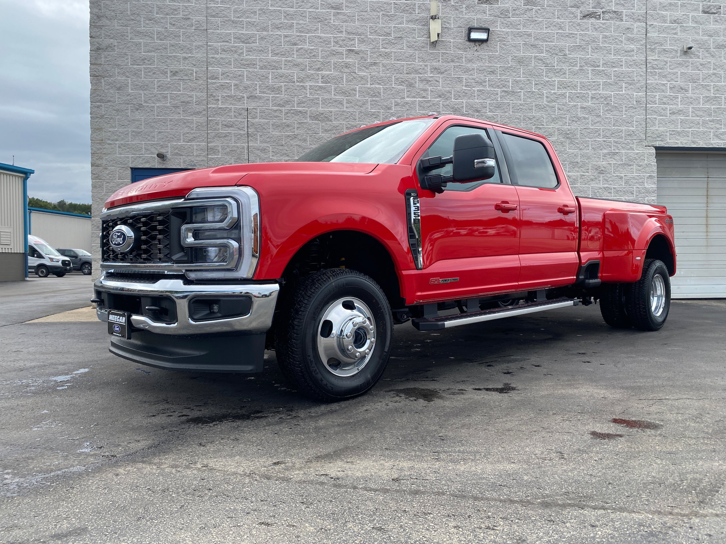 New 2027 Ford F350 XLT w/ XLT Premium Package AWD/4WD image 3