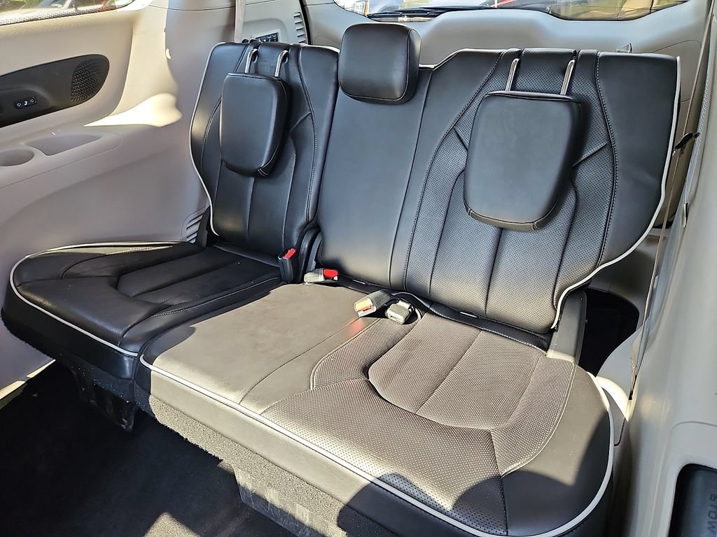 Used 2022 Chrysler Pacifica Limited FWD image 13