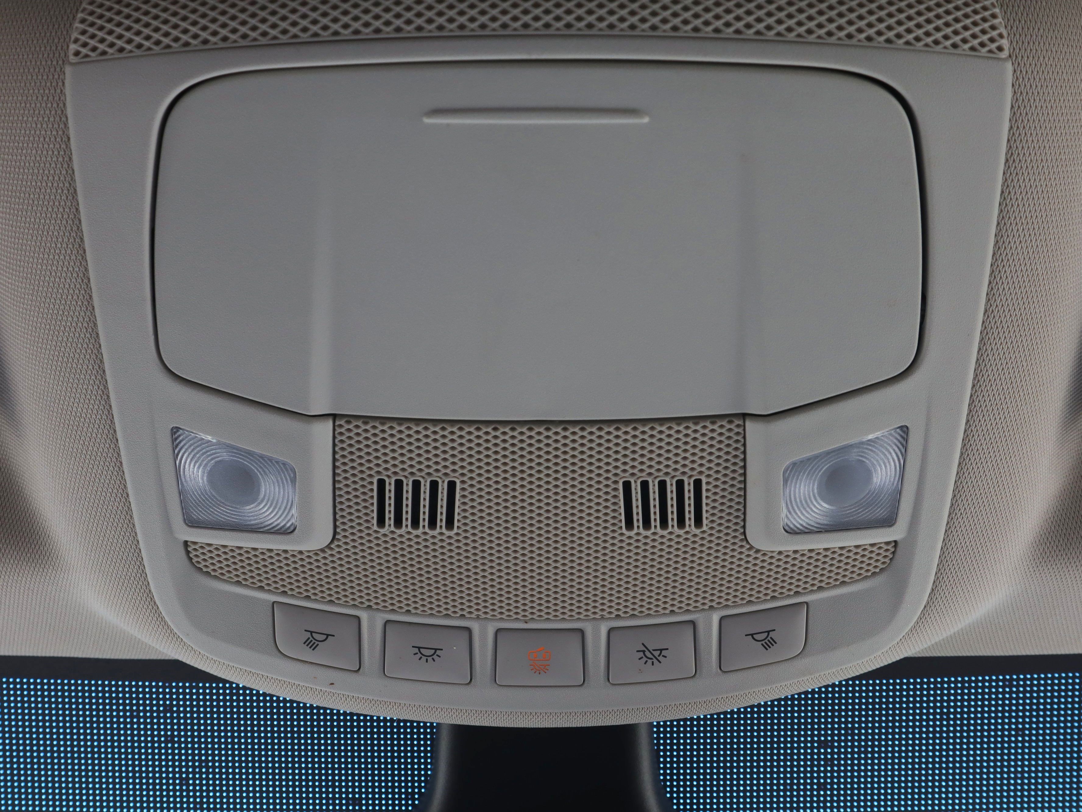 Used 2020 Ford Edge Titanium image 25