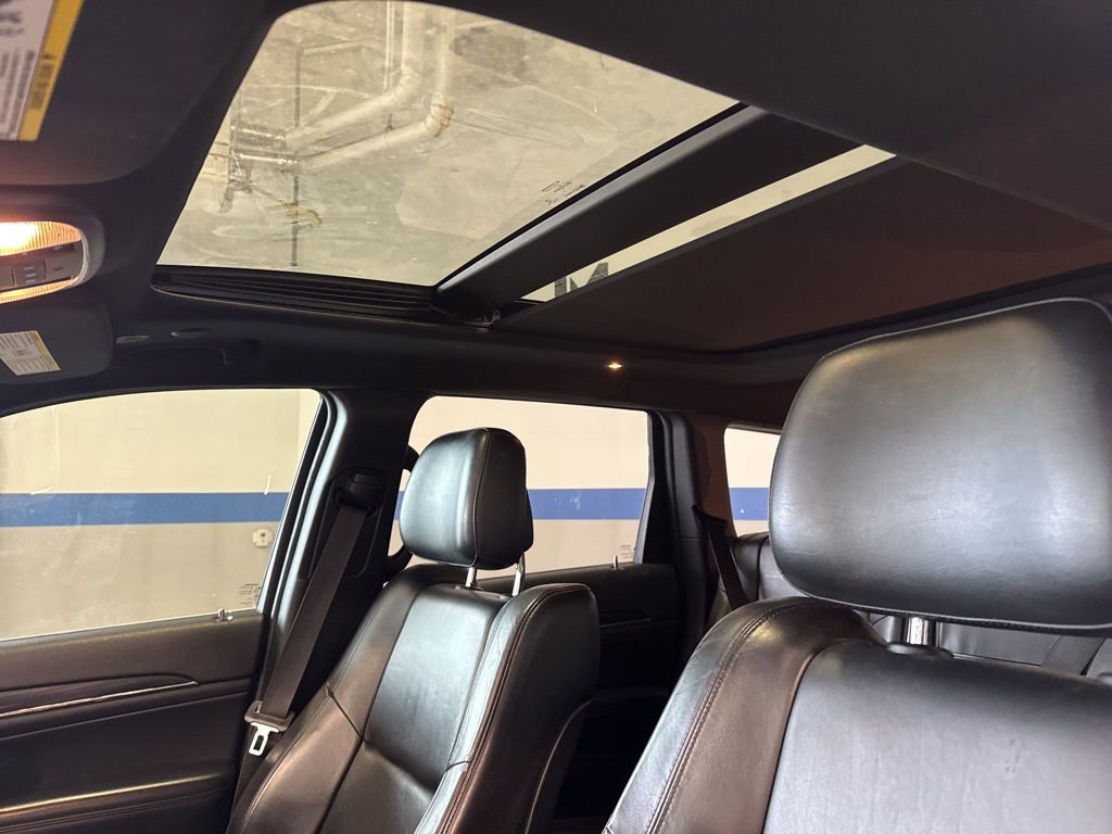 Used 2019 Jeep Grand Cherokee Limited w/ Luxury Group II image 17