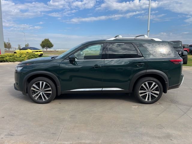 Used 2024 Nissan Pathfinder Platinum image 4