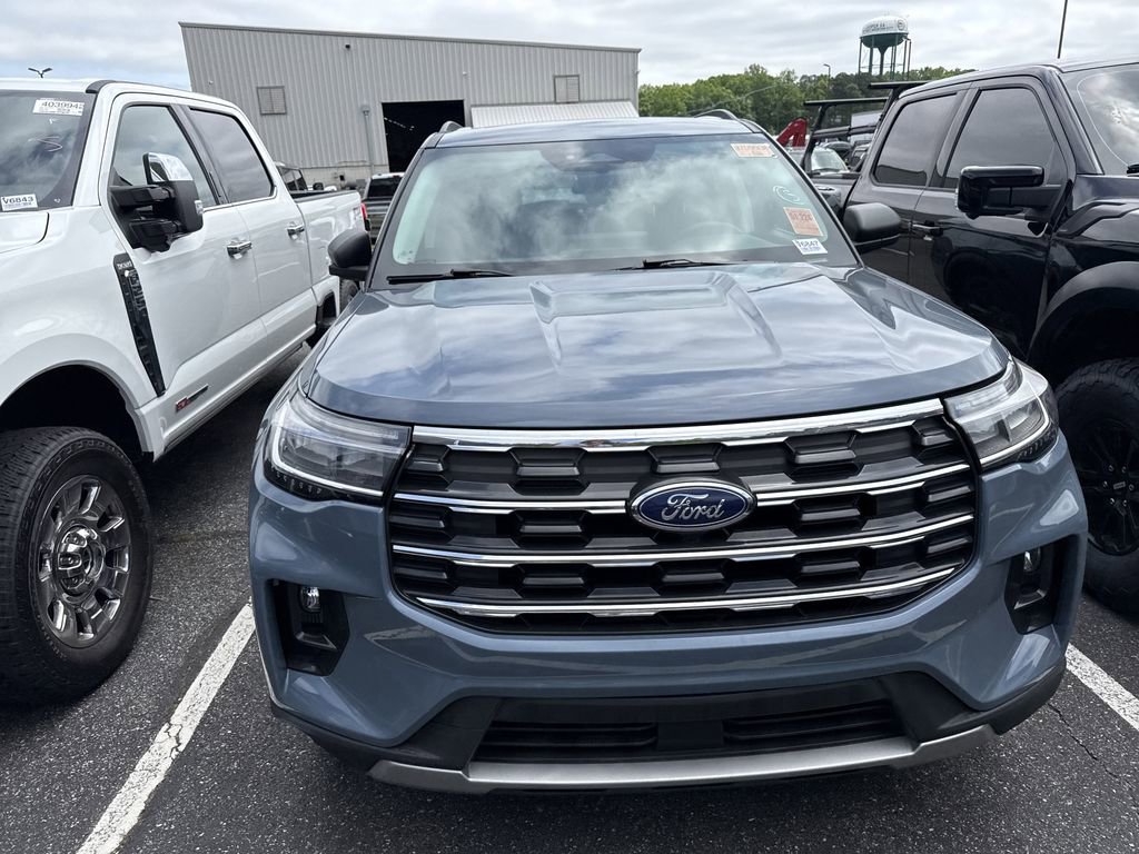 Used 2025 Ford Explorer Active w/ Active Comfort Package AWD/4WD image 4