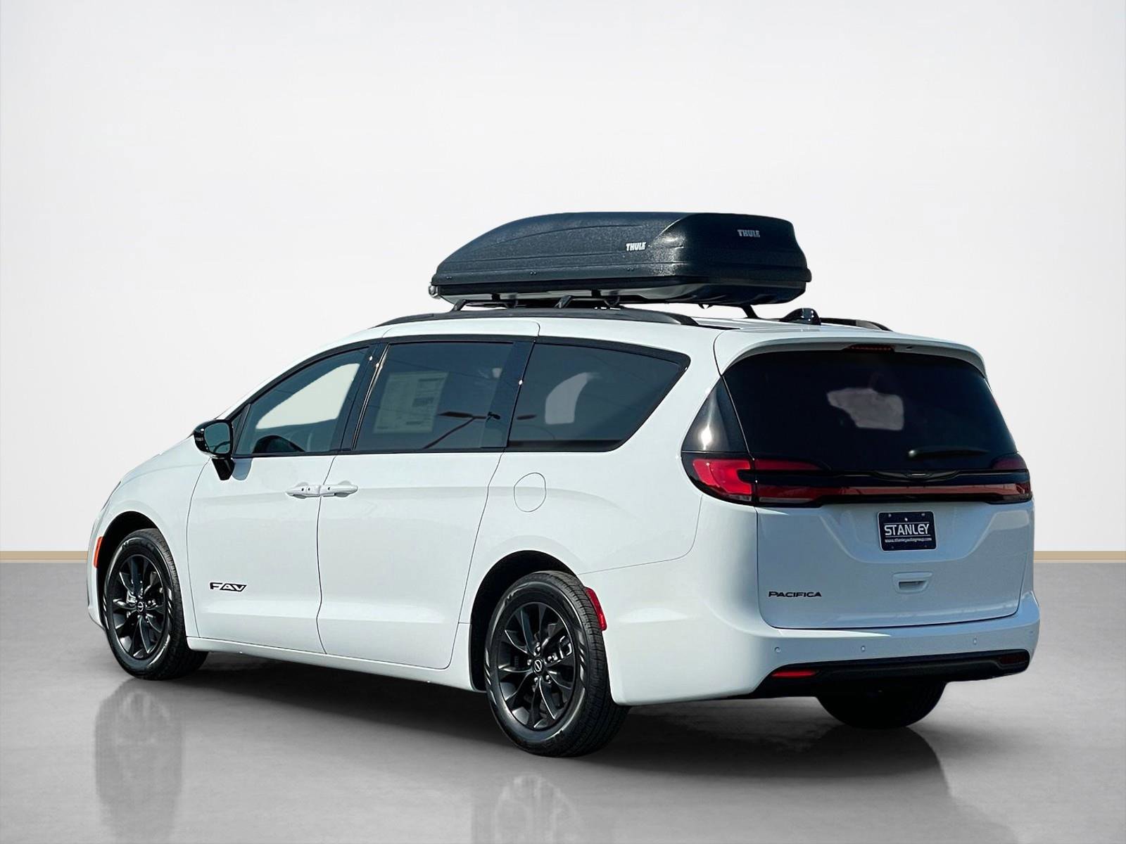 New 2025 Chrysler Pacifica Select w/ Fav Edition Package image 5