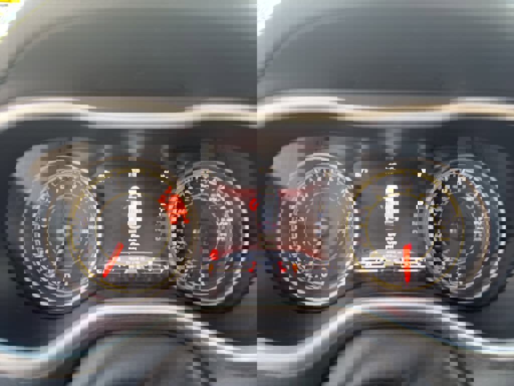 Used 2016 Jeep Cherokee Trailhawk w/ Cold Weather Group image 11