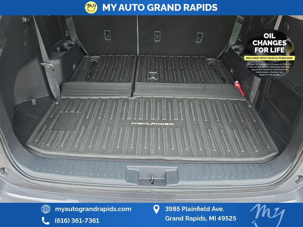 Used 2023 Toyota Highlander LE AWD/4WD image 25