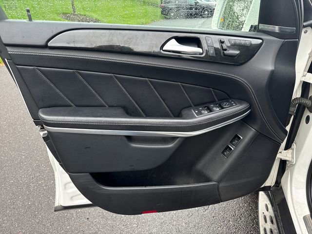 Used 2015 Mercedes-Benz GL 550 4MATIC image 24