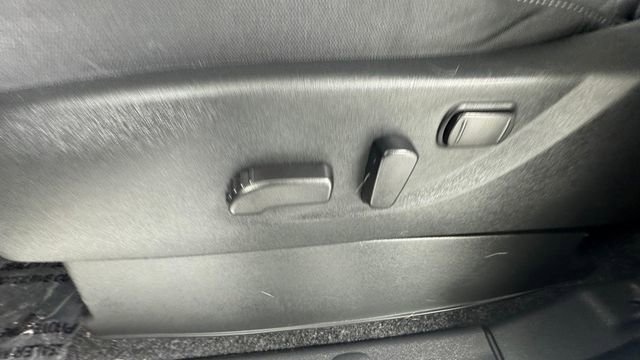 Used 2025 Nissan Frontier SV AWD/4WD image 11