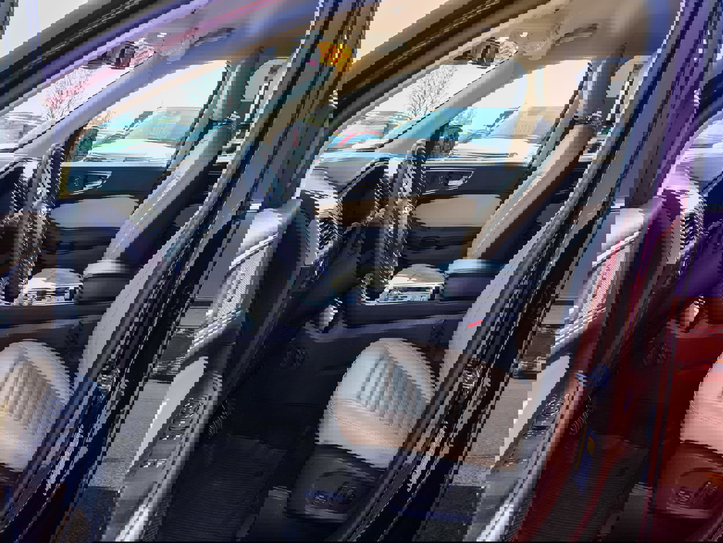 Used 2024 Ford Edge SEL w/ Convenience Package image 12