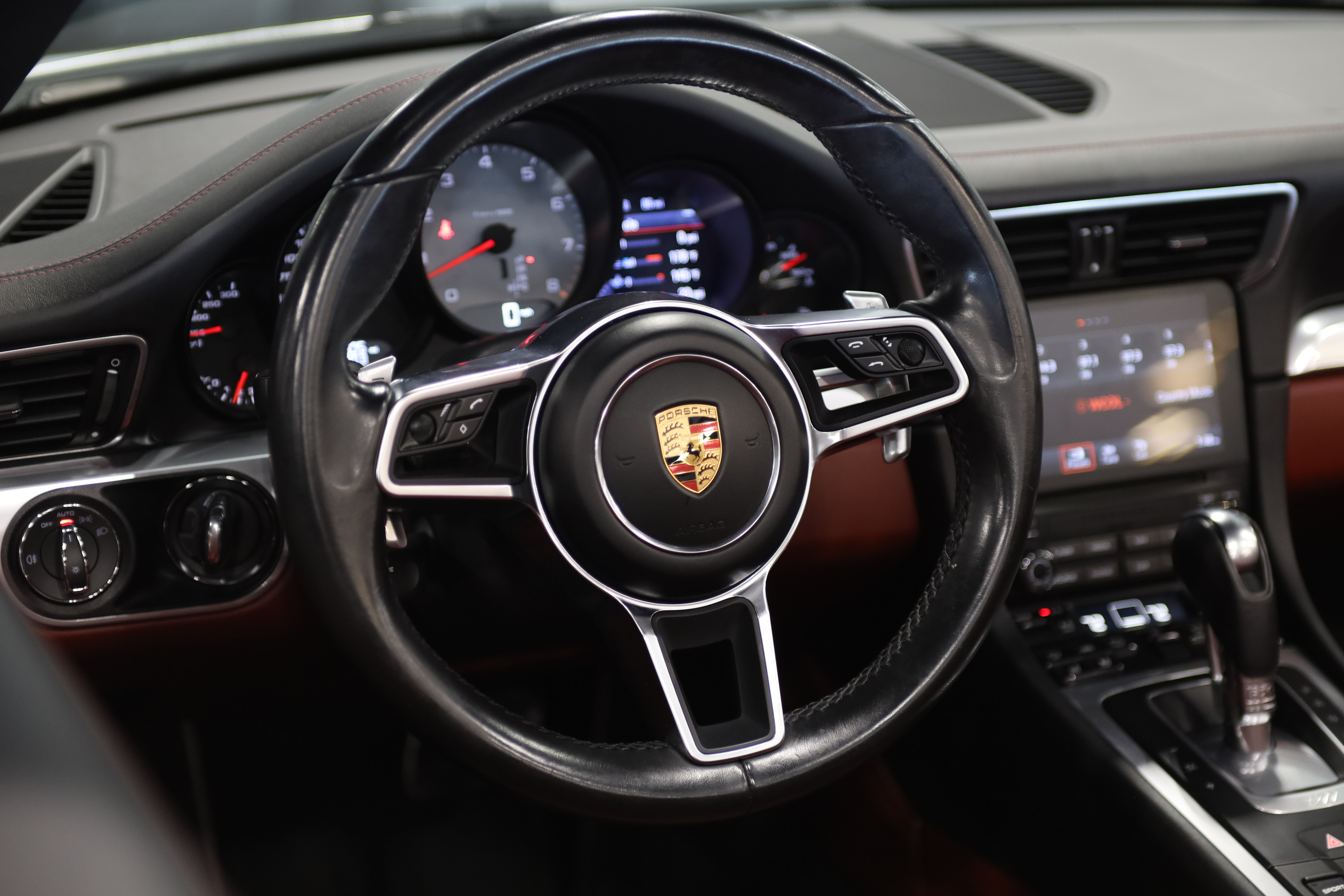 Used 2018 Porsche 911 Carrera S RWD image 25