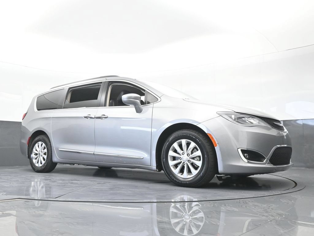 Used 2017 Chrysler Pacifica Touring-L FWD image 62