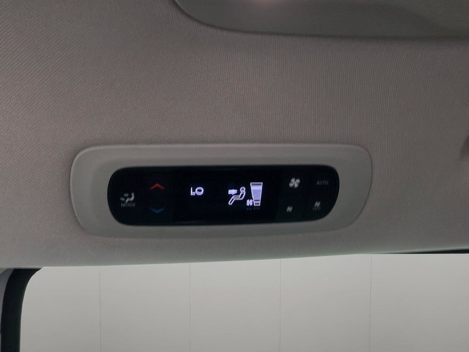 Used 2023 Chrysler Pacifica Touring-L FWD image 35