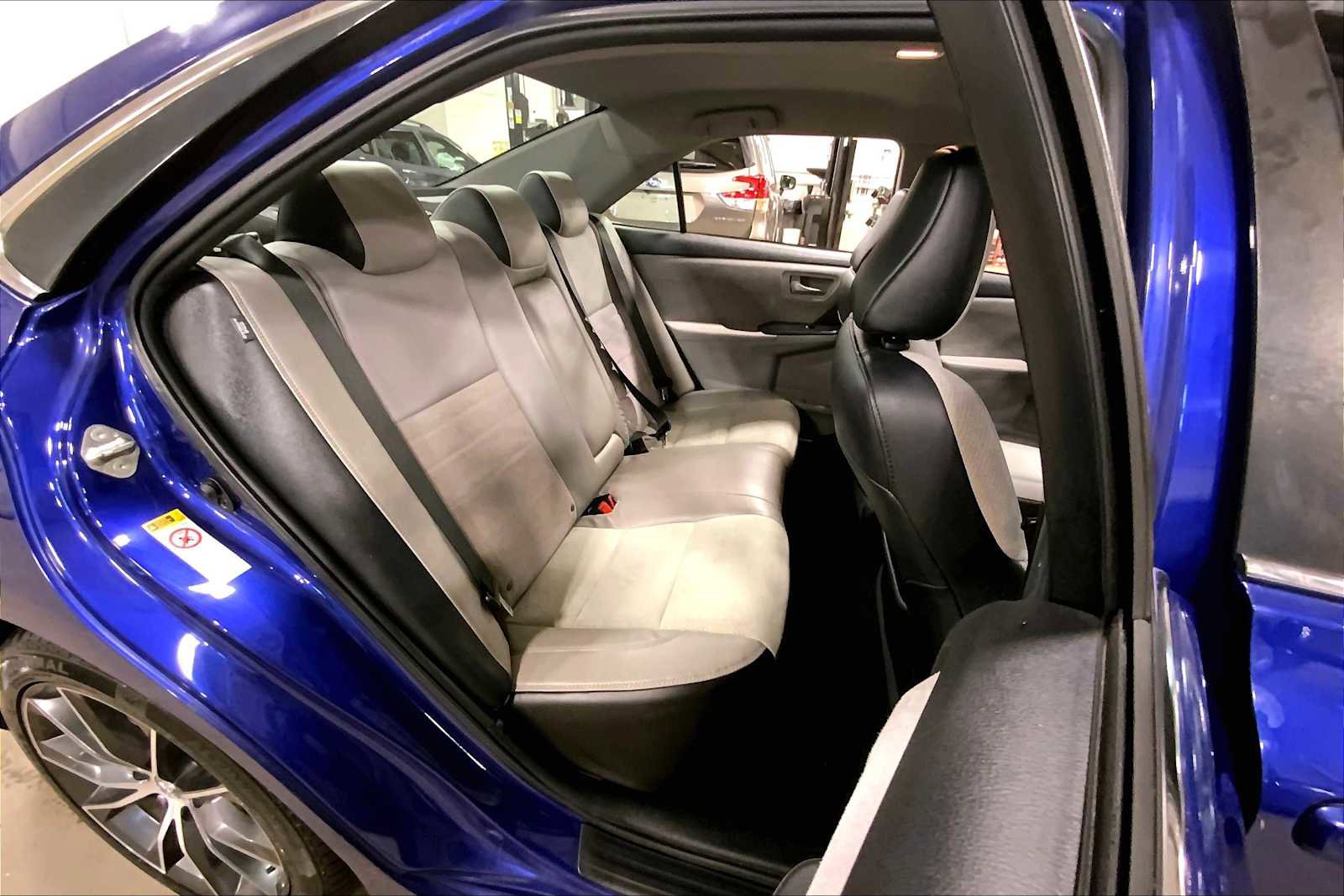 Used 2015 Toyota Camry XSE image 19
