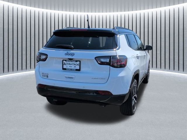 Used 2025 Jeep Compass Limited w/ Elite Group AWD/4WD image 5