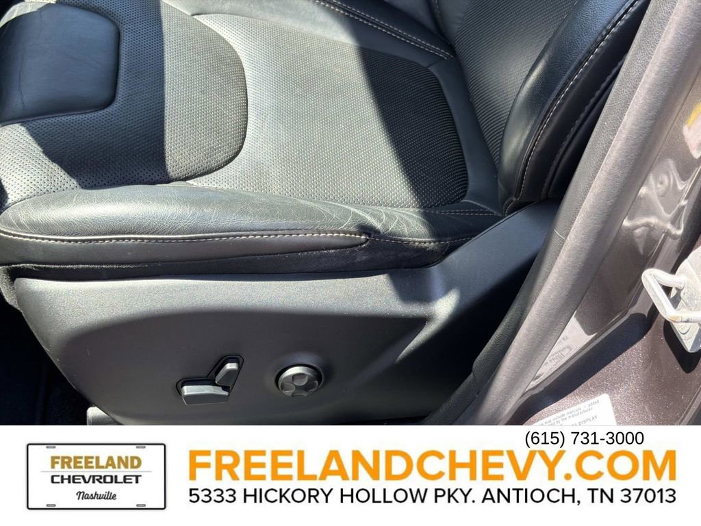 Used 2016 Jeep Cherokee Limited w/ Luxury Group FWD image 23